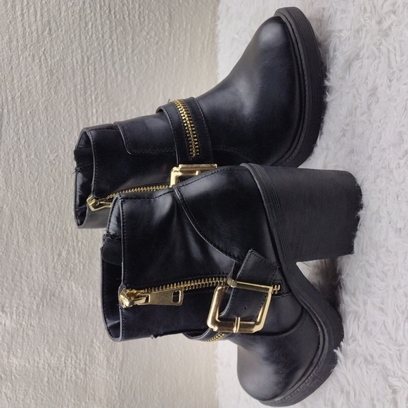 Soda Black Faux Leather Dual Zip Buckle   Round Toe Stacked Heel Moto Ankle Boot - Picture 16 of 16
